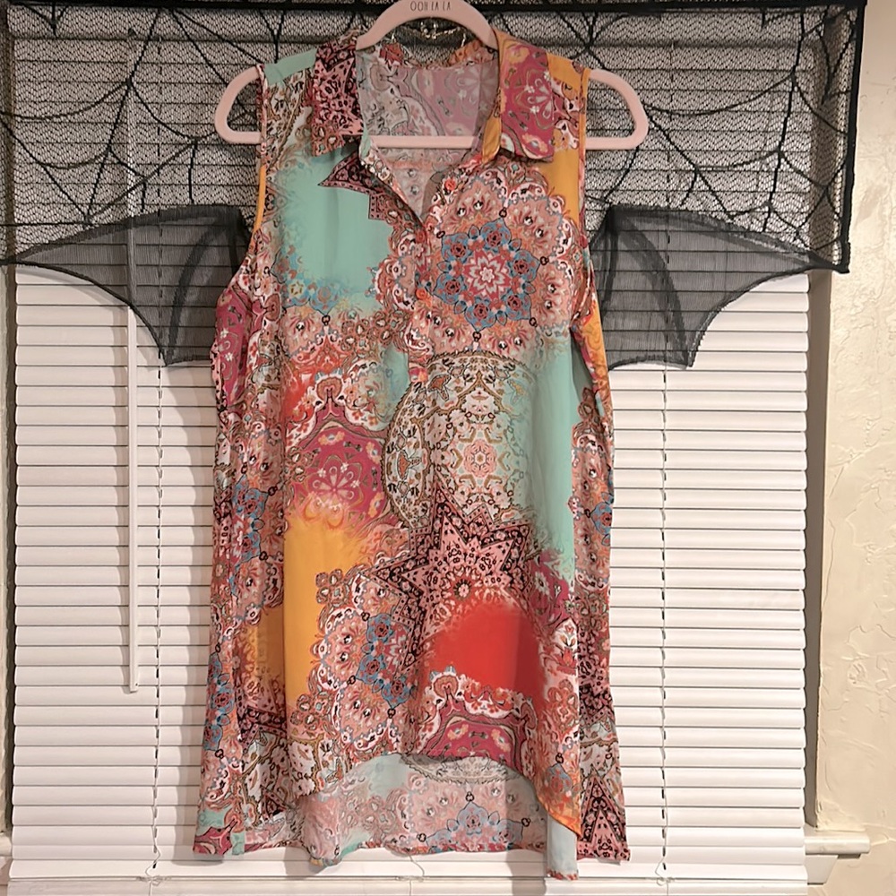 🌟Paisley sheer blouse with collar and mid button.Flowy size Lrg to xlrg